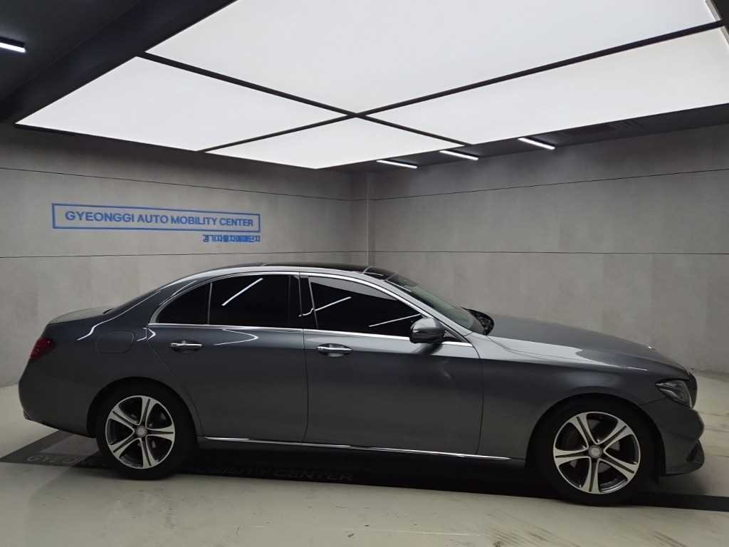 벤츠 E-클래스 W213 E300 아방가르드 사진 2