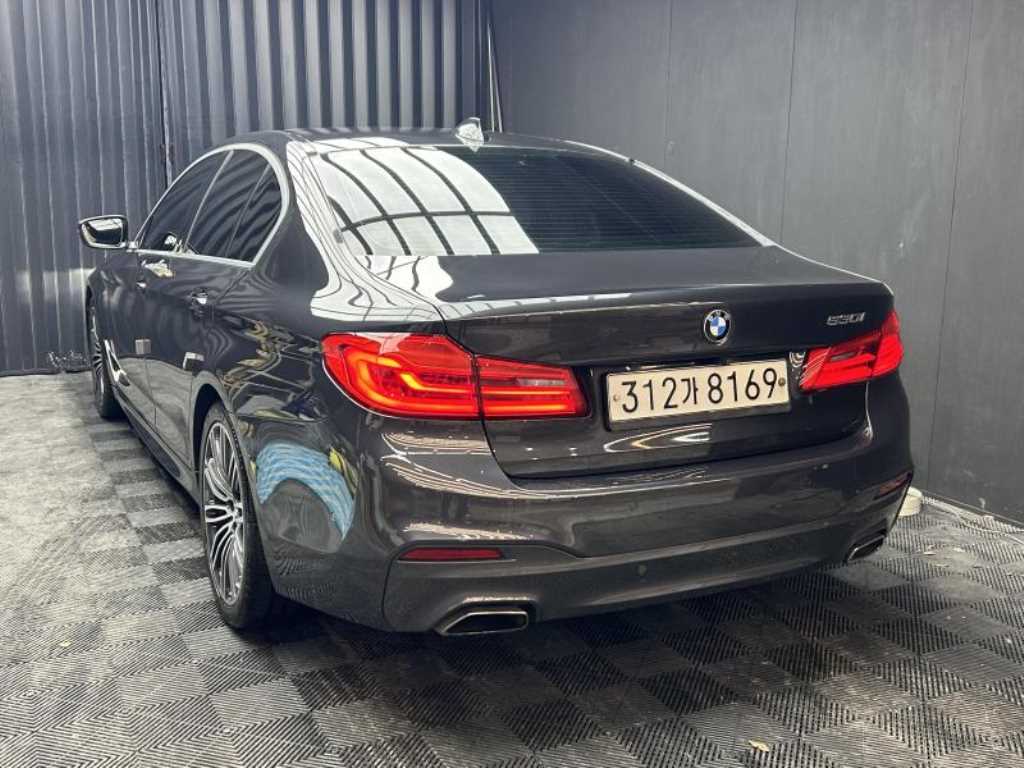 BMW 5시리즈 (G30) 530i xDrive M 스포츠 사진 2