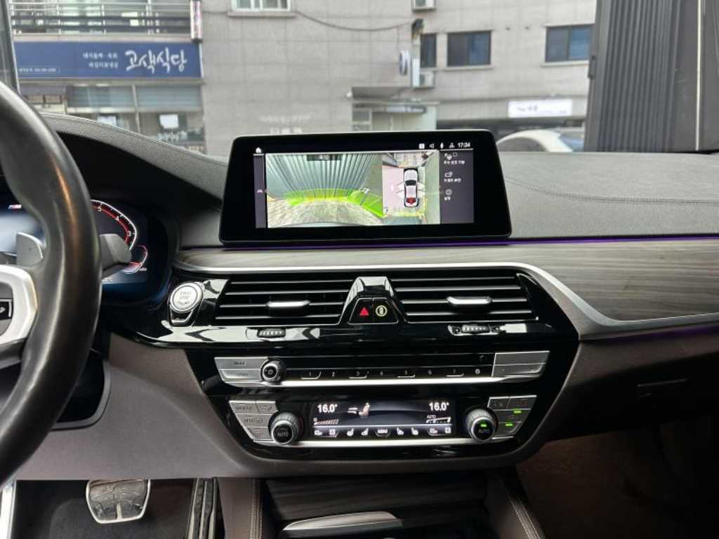 BMW 5시리즈 (G30) 530i xDrive M 스포츠 사진 11