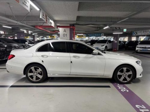 벤츠 E-클래스 W213 E220d 아방가르드 사진 3