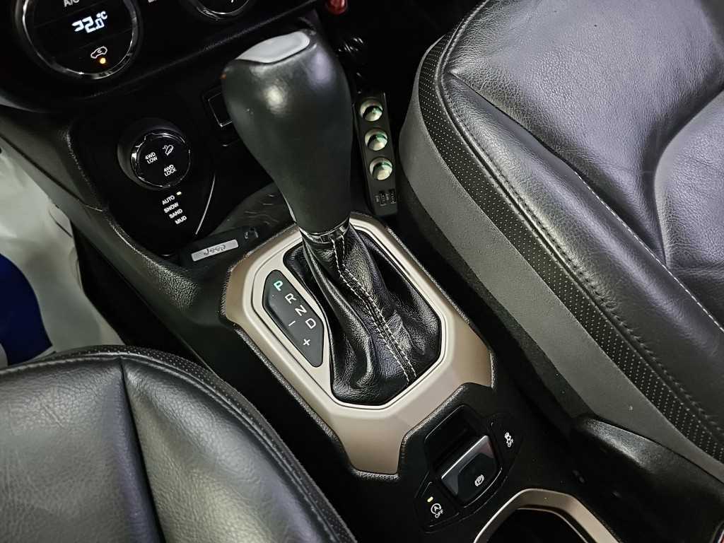 지프 레니게이드 2.0 디젤 리미티드 AWD 사진 8