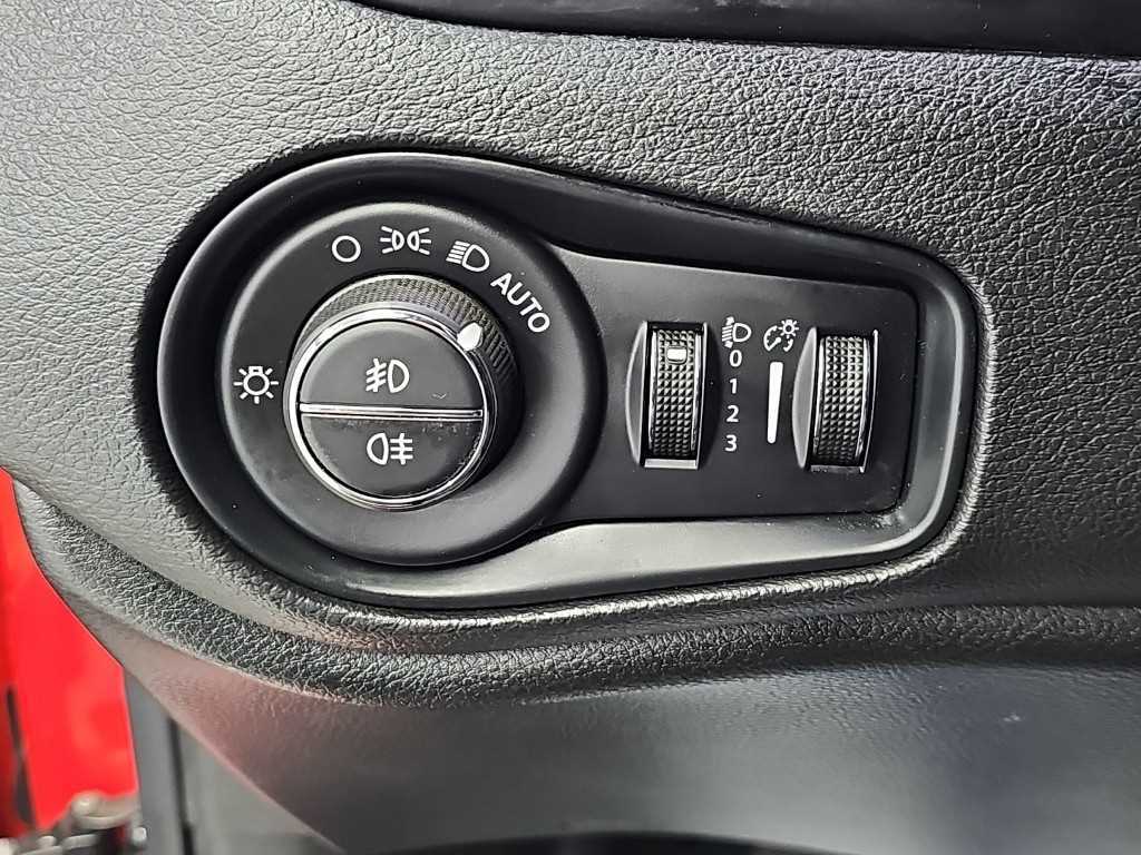 지프 레니게이드 2.0 디젤 리미티드 AWD 사진 18