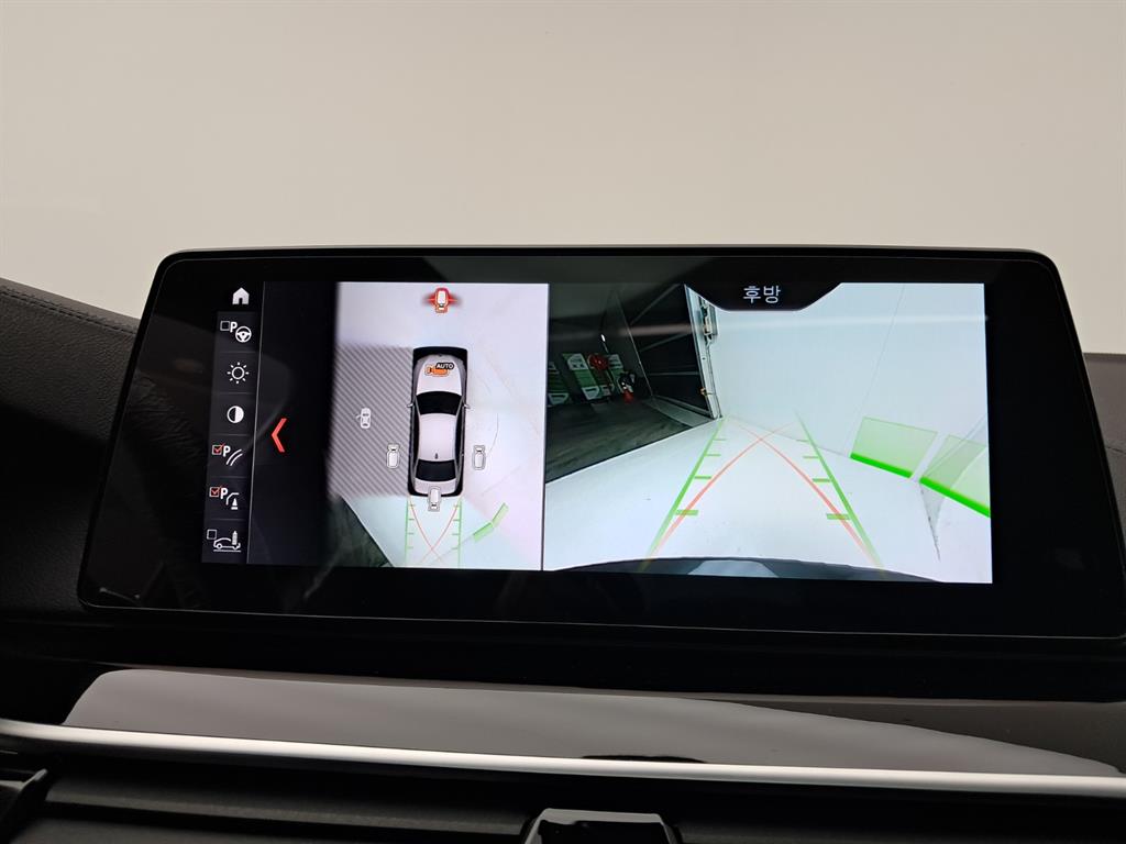 BMW 5시리즈 (G30) 530i xDrive M 스포츠 플러스 사진 10