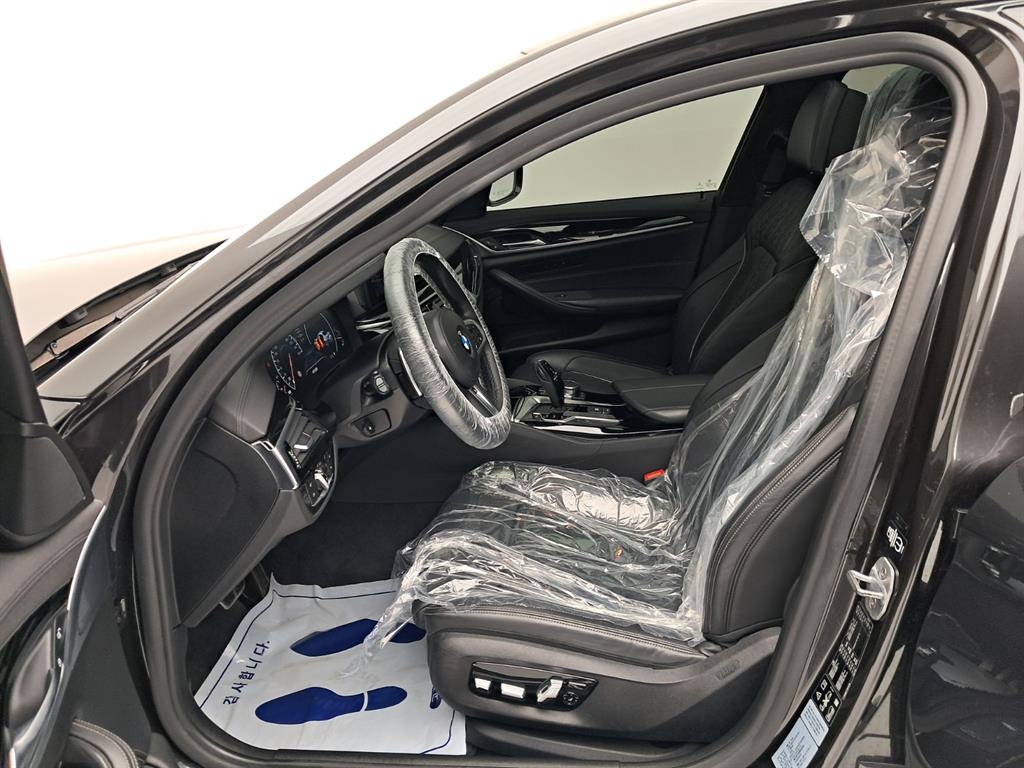 BMW 5시리즈 (G30) 530i xDrive M 스포츠 플러스 사진 11