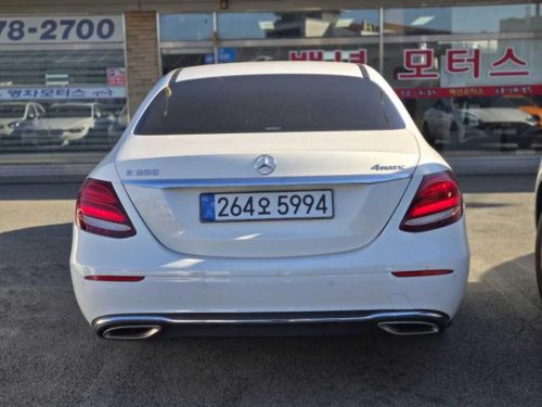 벤츠 E-클래스 W213 E300 4MATIC 아방가르드 사진 4