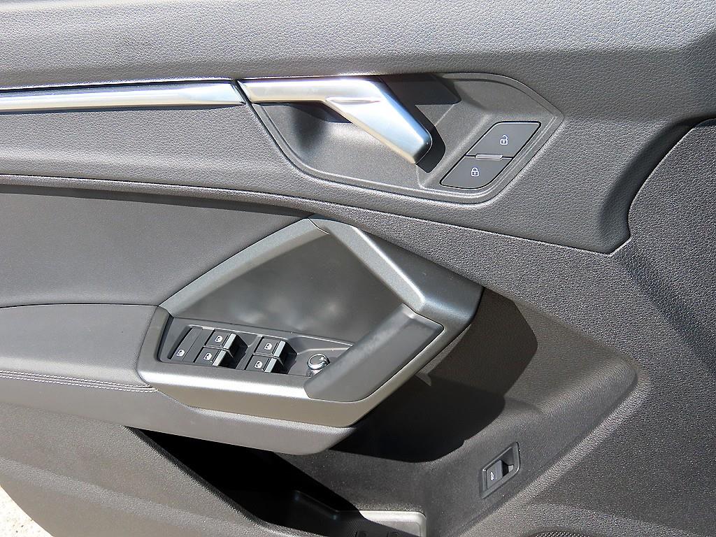 아우디 Q3 (F3) 40 TFSI 콰트로 사진 11
