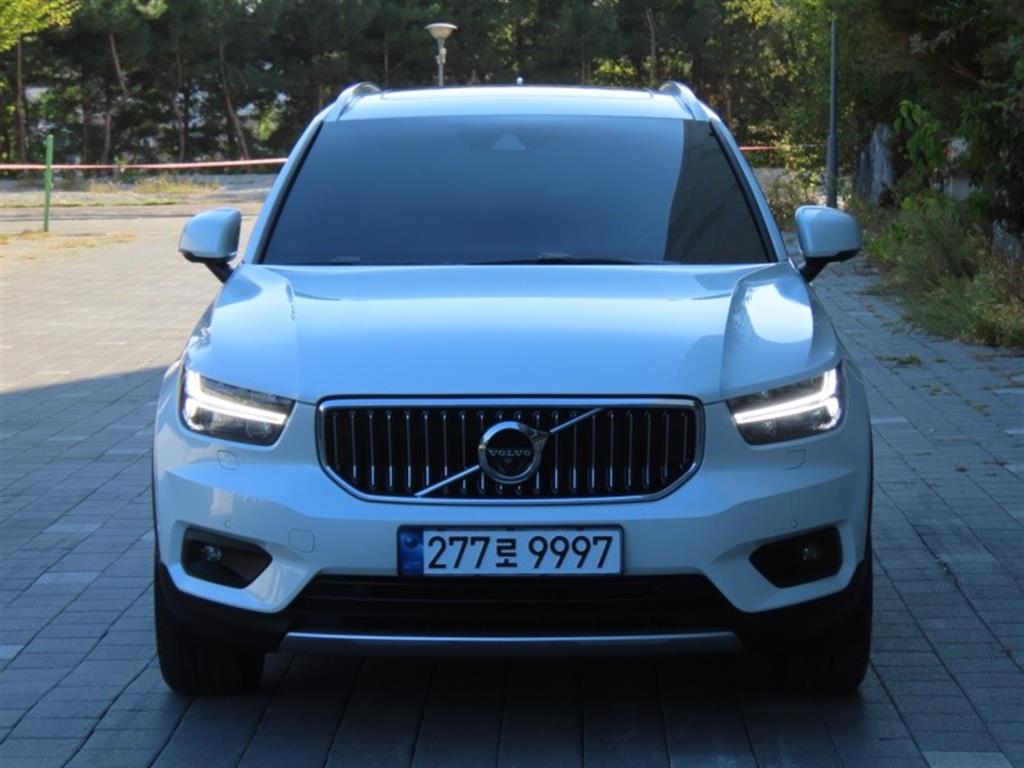 볼보 XC40 B4 AWD 인스크립션