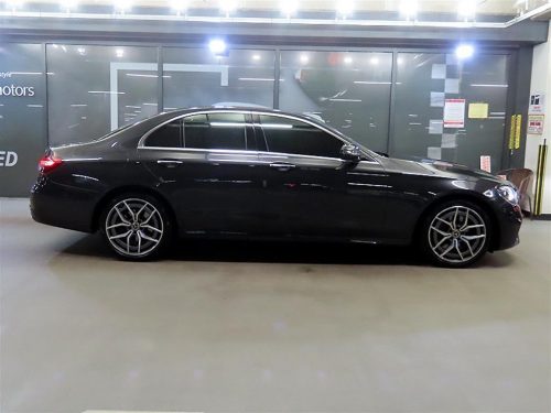 벤츠 E-클래스 W213 E220d 4MATIC AMG라인 사진 3