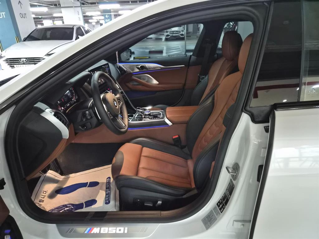 BMW 8시리즈 (G15) 사진 6