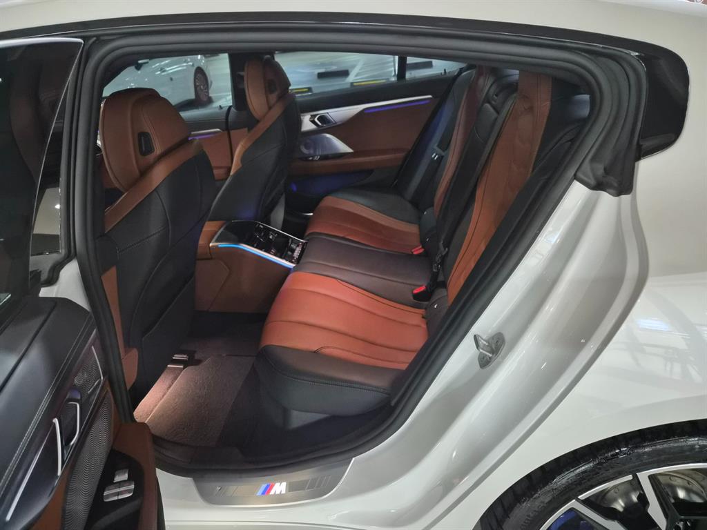 BMW 8시리즈 (G15) 사진 7