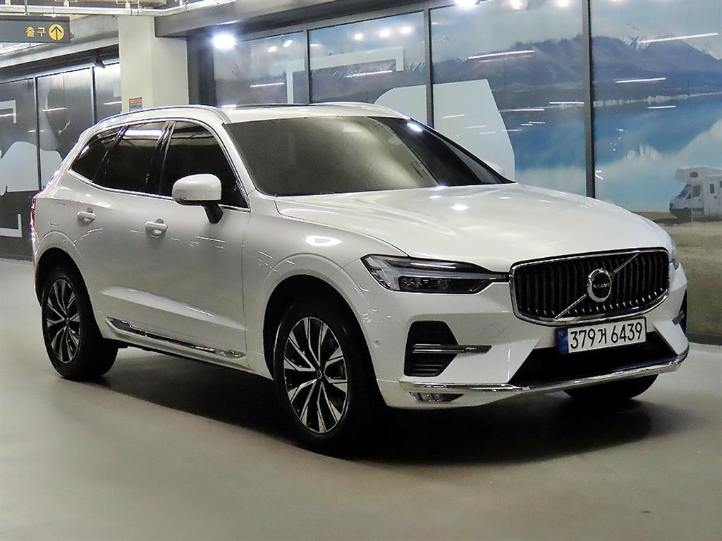 볼보 XC60(2세대) B5 AWD 얼티메이트 브라이트 사진 1