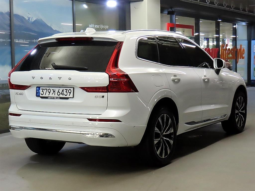 볼보 XC60(2세대) B5 AWD 얼티메이트 브라이트 사진 4