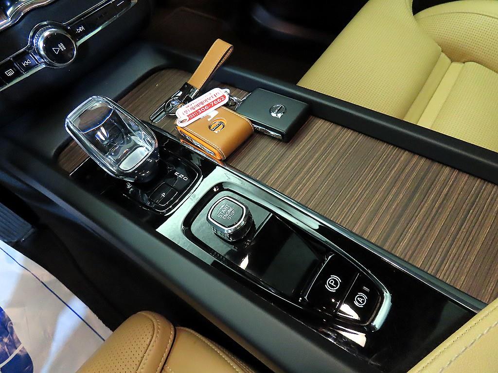 볼보 XC60(2세대) B5 AWD 얼티메이트 브라이트 사진 12