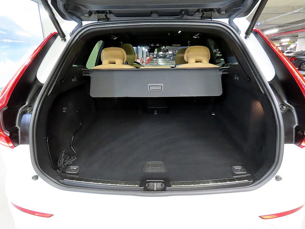 볼보 XC60(2세대) B5 AWD 얼티메이트 브라이트 사진 16