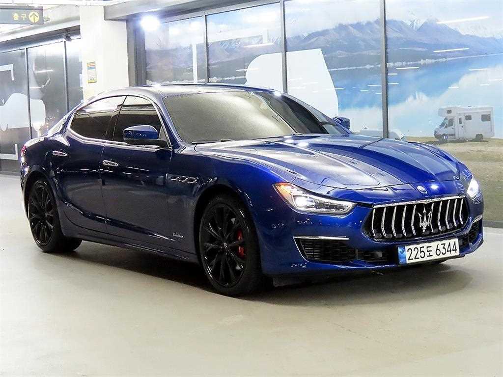 마세라티 기블리 3.0 그란루쏘 사진 1