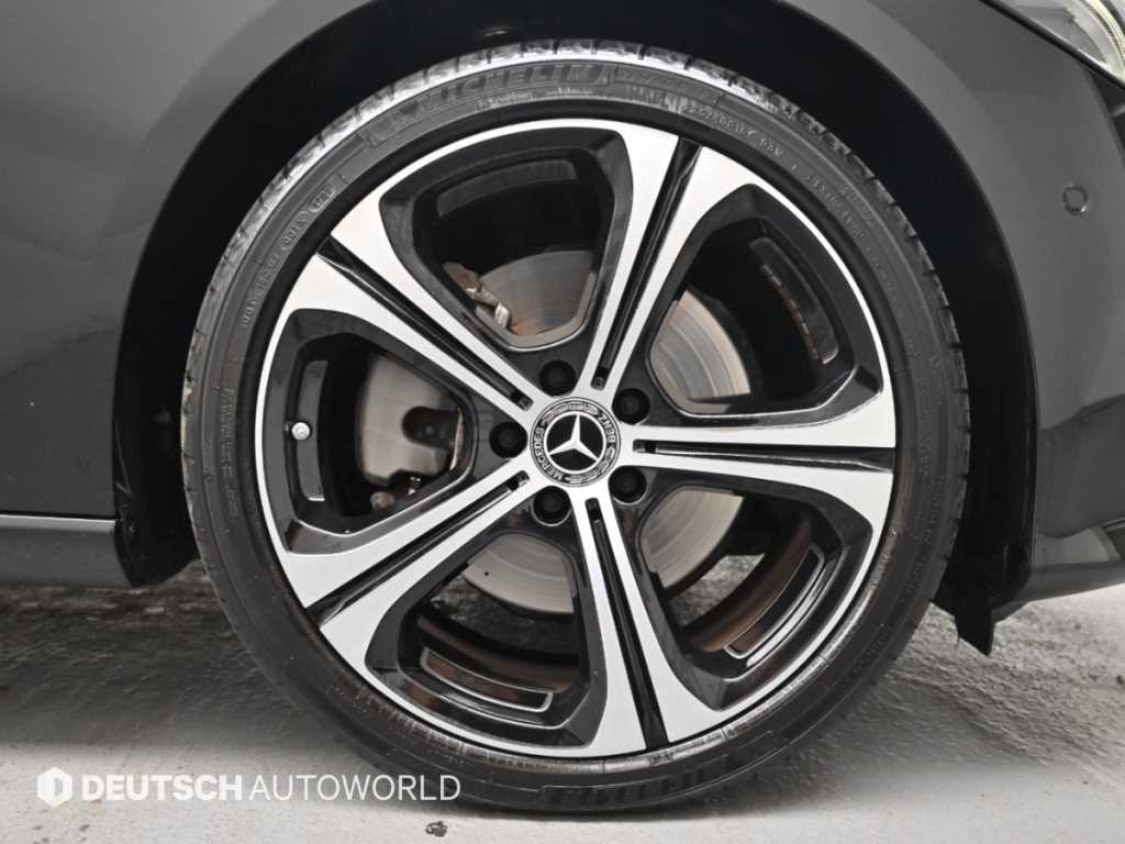 벤츠 C클래스 W206 C300 4MATIC 아방가르드 사진 5