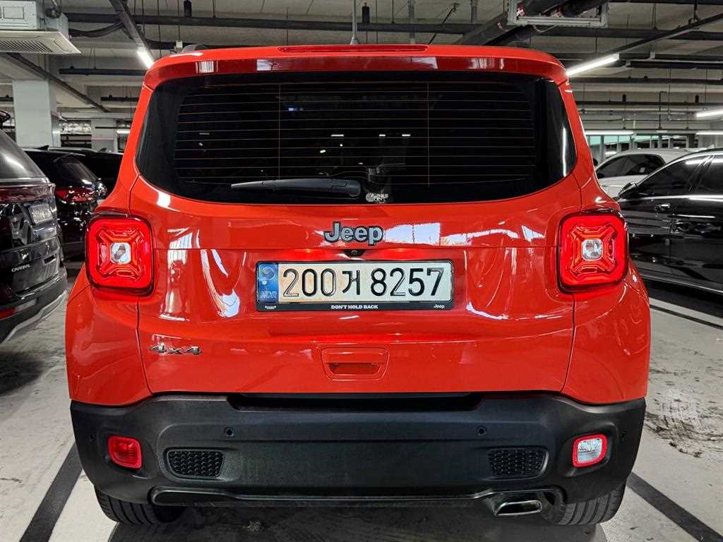 지프 레니게이드 2.4 리미티드 AWD 사진 4