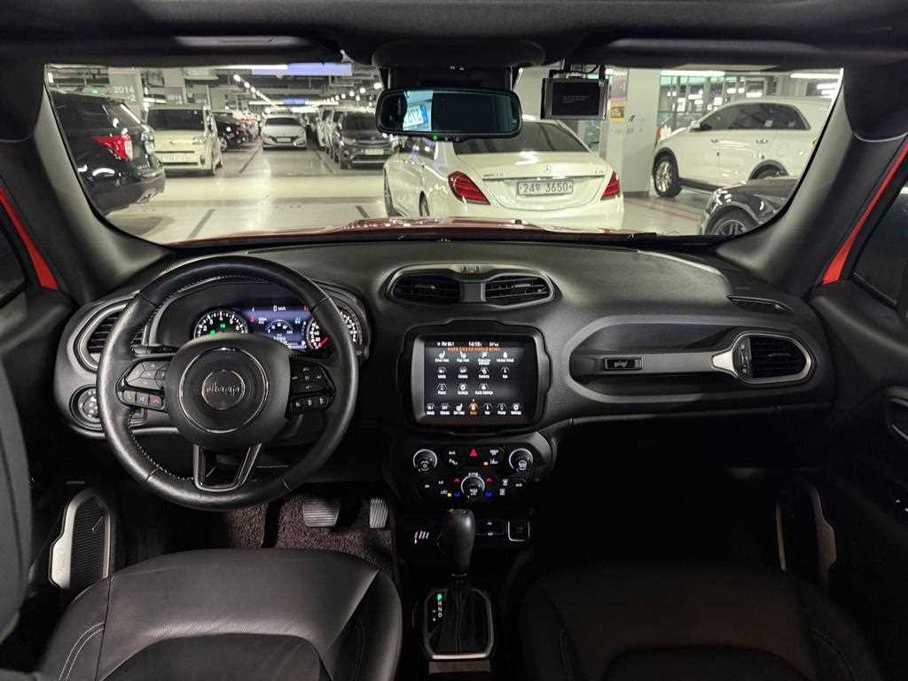지프 레니게이드 2.4 리미티드 AWD 사진 9