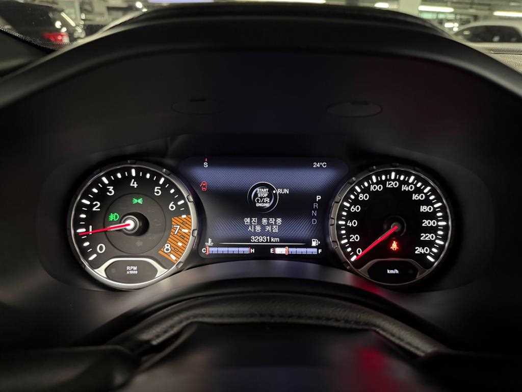 지프 레니게이드 2.4 리미티드 AWD 사진 11