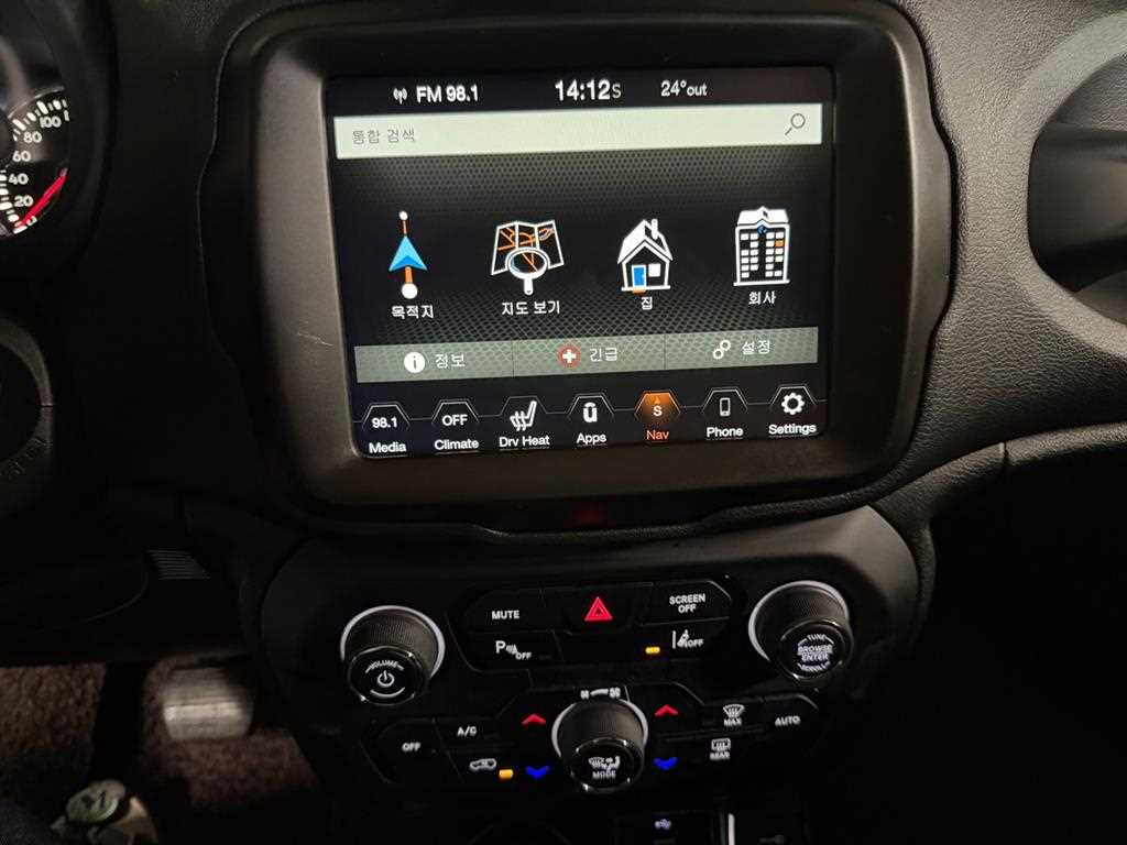 지프 레니게이드 2.4 리미티드 AWD 사진 15