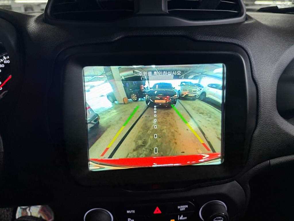 지프 레니게이드 2.4 리미티드 AWD 사진 16