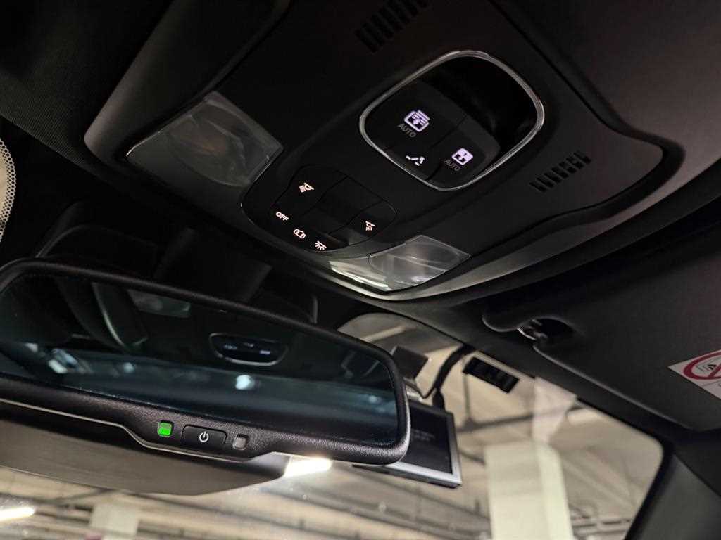 지프 레니게이드 2.4 리미티드 AWD 사진 18