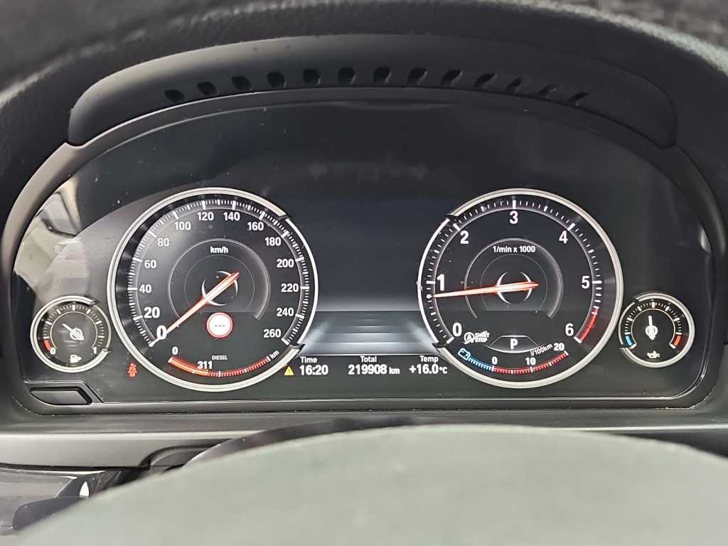 BMW 5시리즈 (F10) 520d xDrive M 에어로다이나믹 사진 6