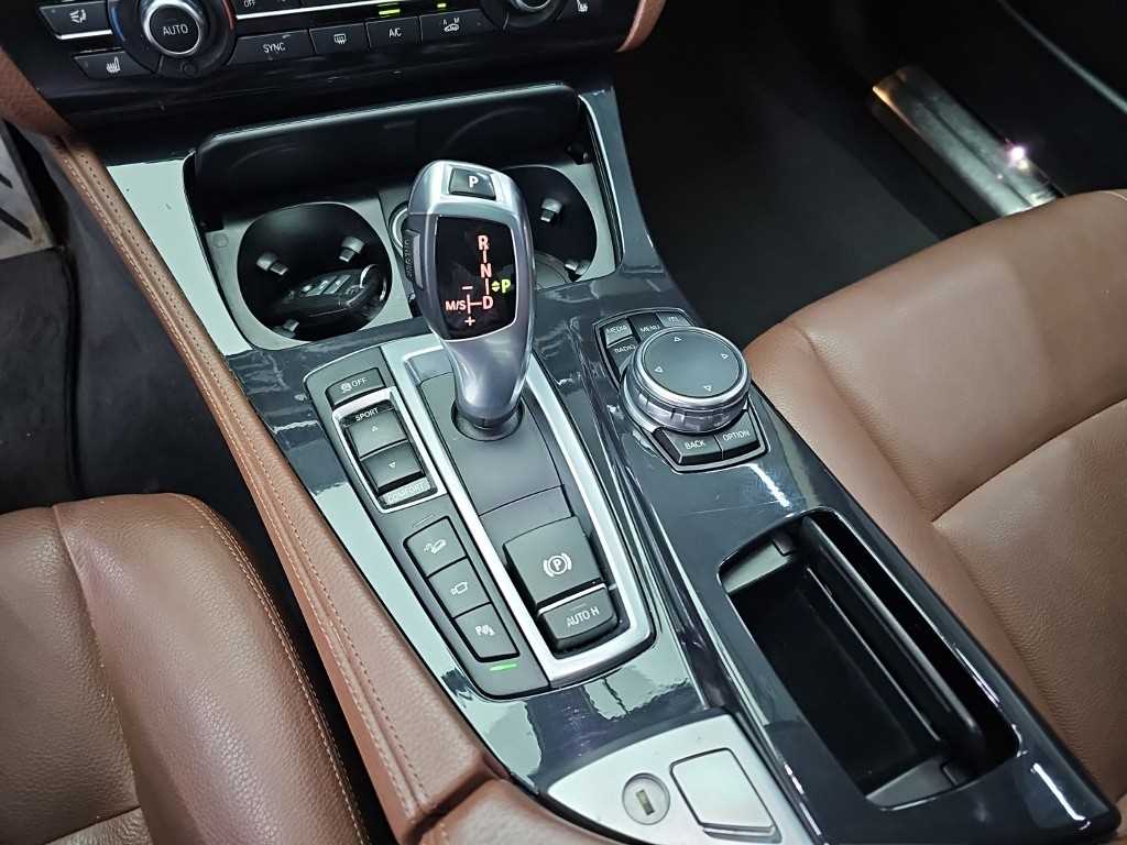 BMW 5시리즈 (F10) 520d xDrive M 에어로다이나믹 사진 8