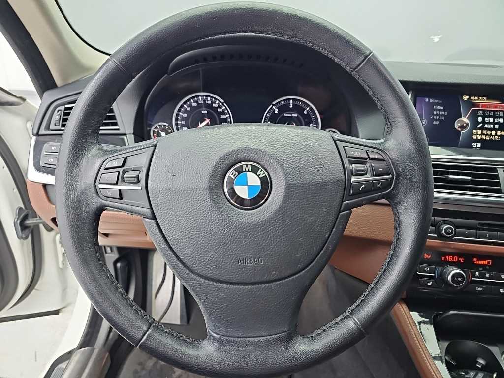 BMW 5시리즈 (F10) 520d xDrive M 에어로다이나믹 사진 9