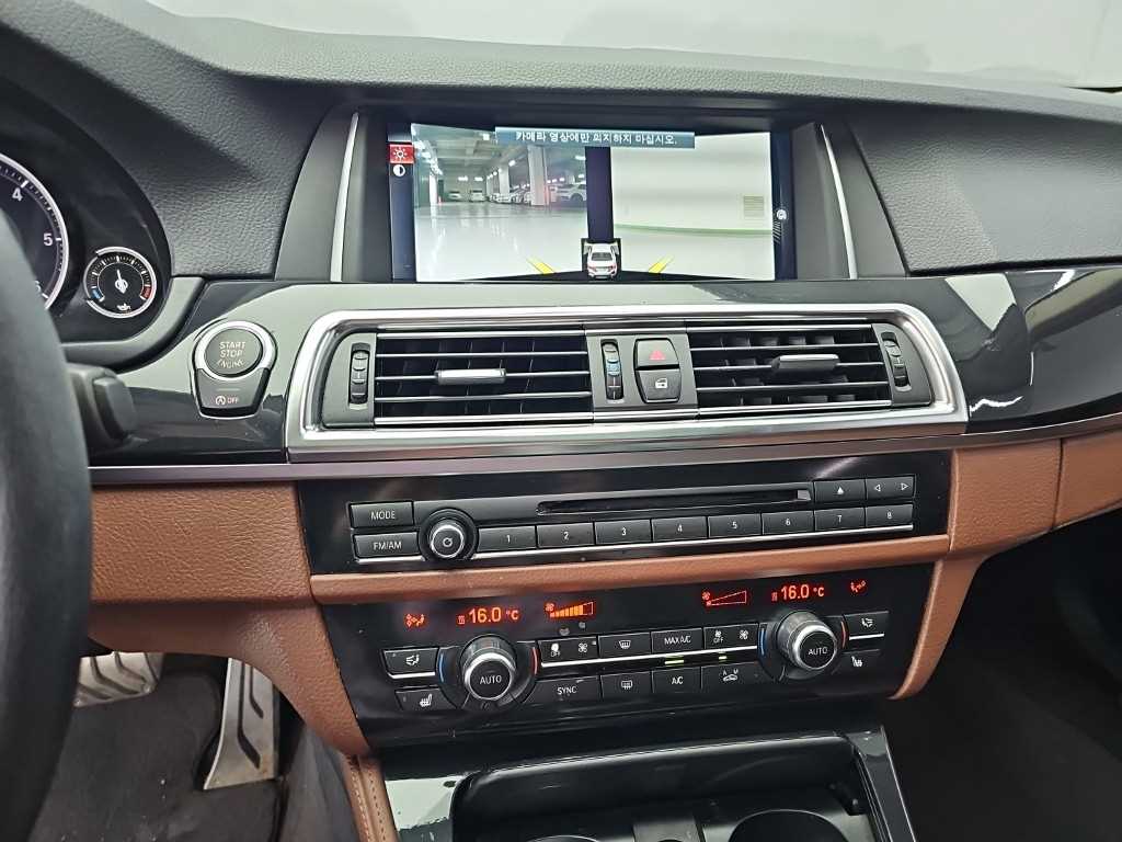 BMW 5시리즈 (F10) 520d xDrive M 에어로다이나믹 사진 10