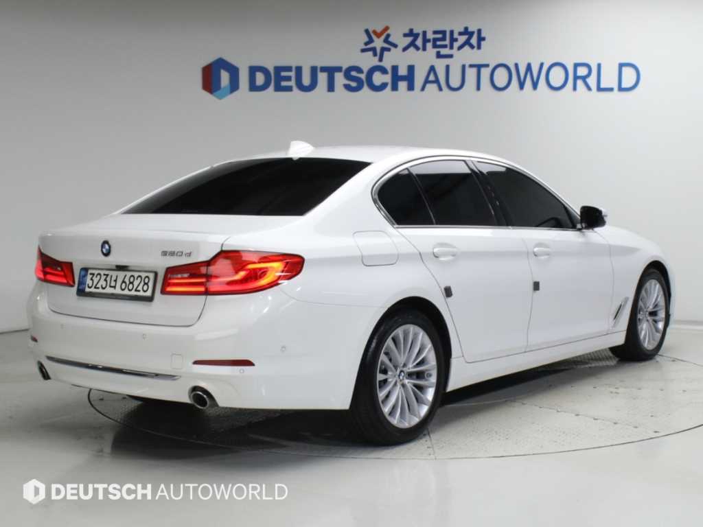 BMW 5시리즈 (G30) 520d 럭셔리 플러스 사진 2