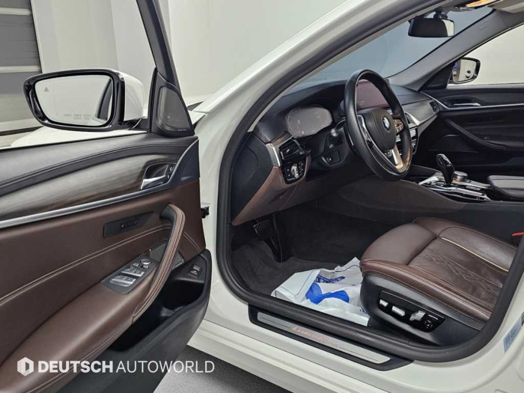 BMW 5시리즈 (G30) 520d 럭셔리 플러스 사진 11