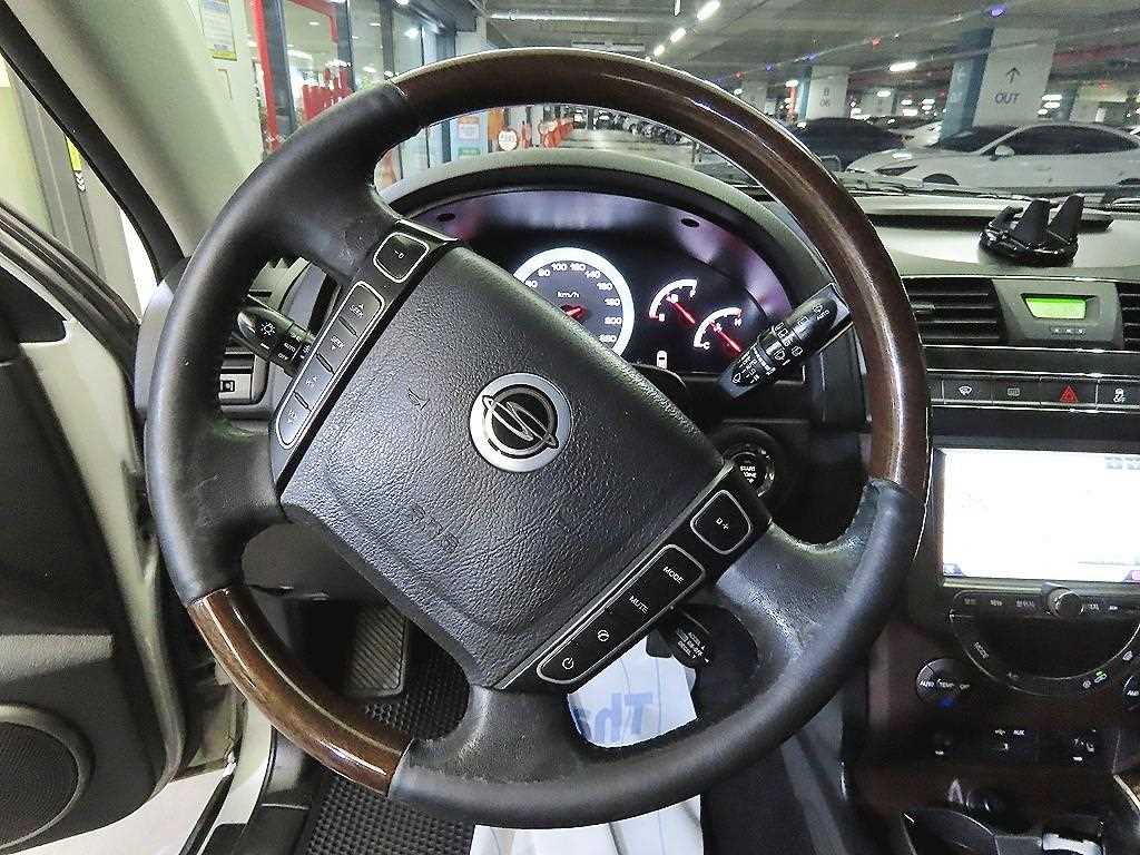 KG모빌리티(쌍용) 렉스턴W 2.0 4WD RX7 사진 8