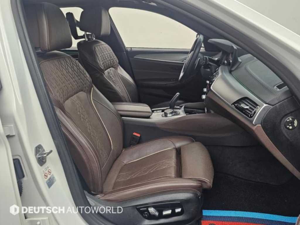BMW 5시리즈 (G30) 530i xDrive M 스포츠 플러스 사진 10