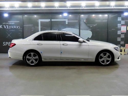 벤츠 E-클래스 W213 E220d 4MATIC 익스클루시브 사진 3