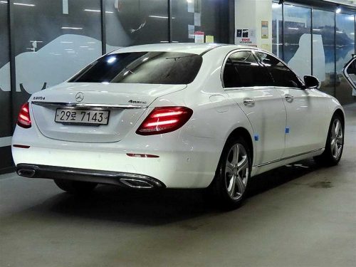 벤츠 E-클래스 W213 E220d 4MATIC 익스클루시브 사진 모두보기