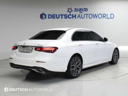 벤츠 E-클래스 W213 E220d 4MATIC AMG라인 사진 2