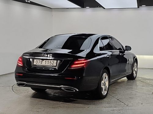 벤츠 E-클래스 W213 E220d 아방가르드 사진 모두보기