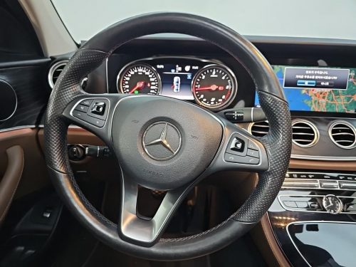 벤츠 E-클래스 W213 E220d 아방가르드 사진 9