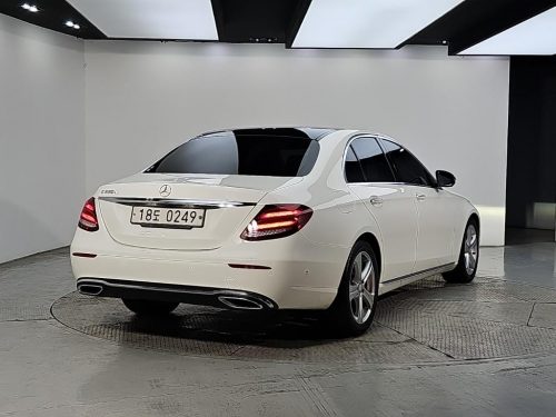벤츠 E-클래스 W213 E220d 아방가르드 사진 모두보기