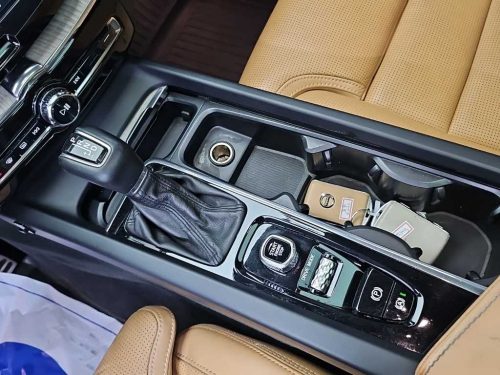 볼보 XC60(2세대) D5 AWD 인스크립션 사진 8