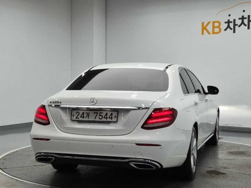 벤츠 E-클래스 W213 E220d 아방가르드 사진 3