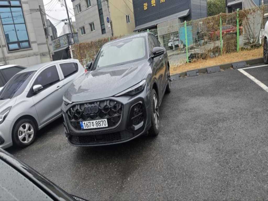 아우디 Q5 (80A) 스포트백 40 TDI 콰트로 S-라인