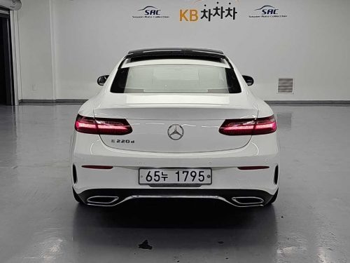 벤츠 E-클래스 W213 E220d 쿠페 사진 3