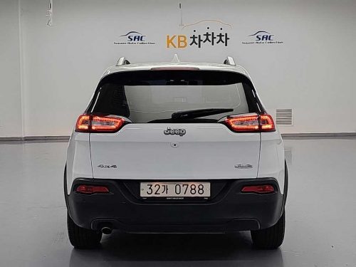 지프 체로키(KL) 2.4 론지튜드 AWD 사진 3