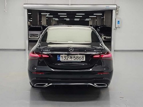 벤츠 E-클래스 W213 E220d 4MATIC AMG라인 사진 3