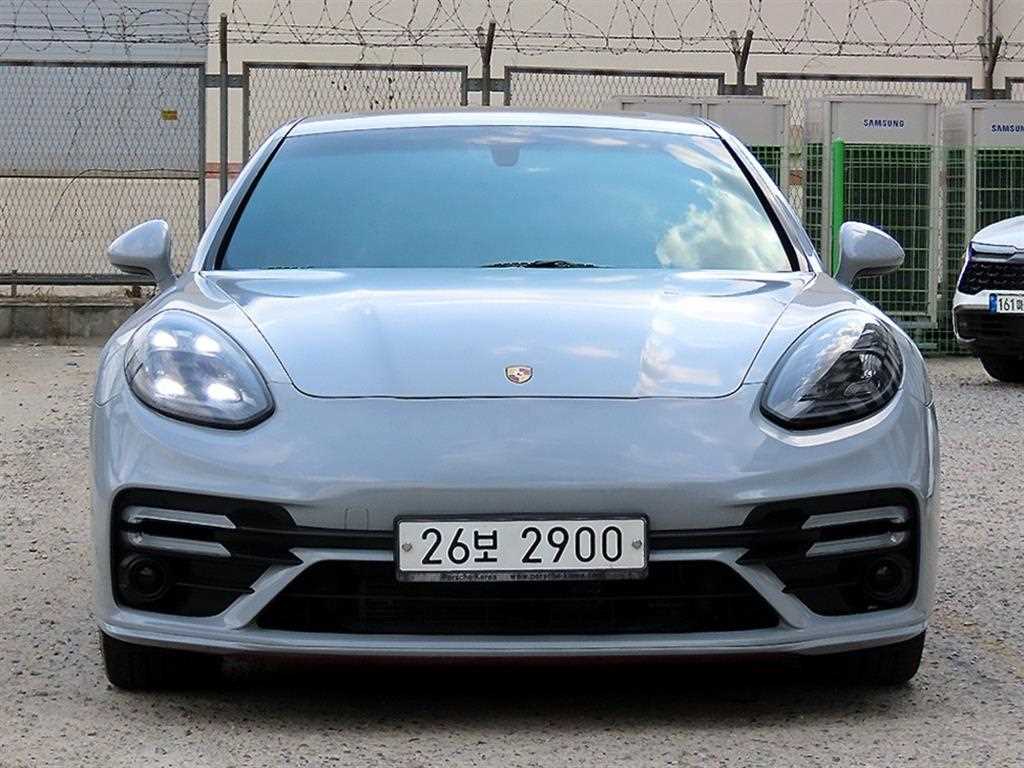 포르쉐 파나메라 4.8 GTS
